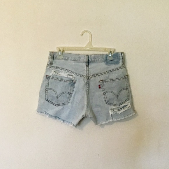 distressed butt shorts
